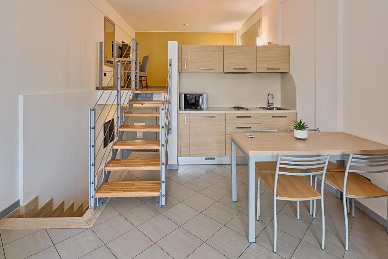Studio Apartment,990586615:JPEG